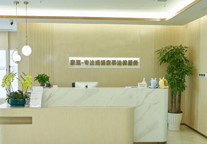 离婚官司请律师的好处是什么？离婚官司的诉讼主体是什么?